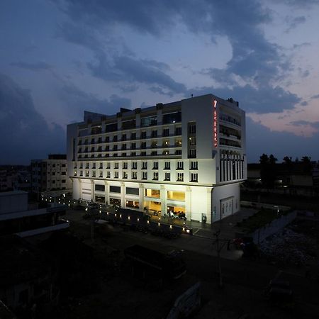 Hotel Shelton ราจาห์มันดรี ภายนอก รูปภาพ