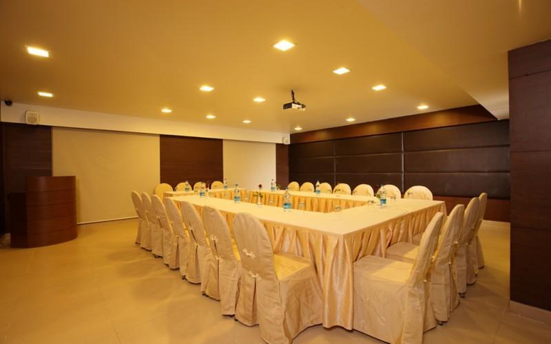 Hotel Shelton ราจาห์มันดรี ภายนอก รูปภาพ