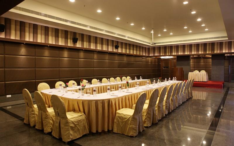 Hotel Shelton ราจาห์มันดรี ภายนอก รูปภาพ