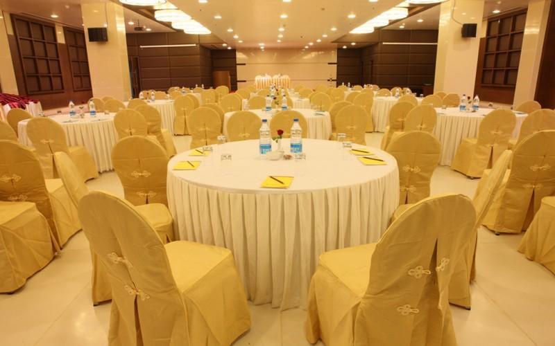 Hotel Shelton ราจาห์มันดรี ภายนอก รูปภาพ