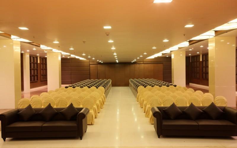 Hotel Shelton ราจาห์มันดรี ภายนอก รูปภาพ